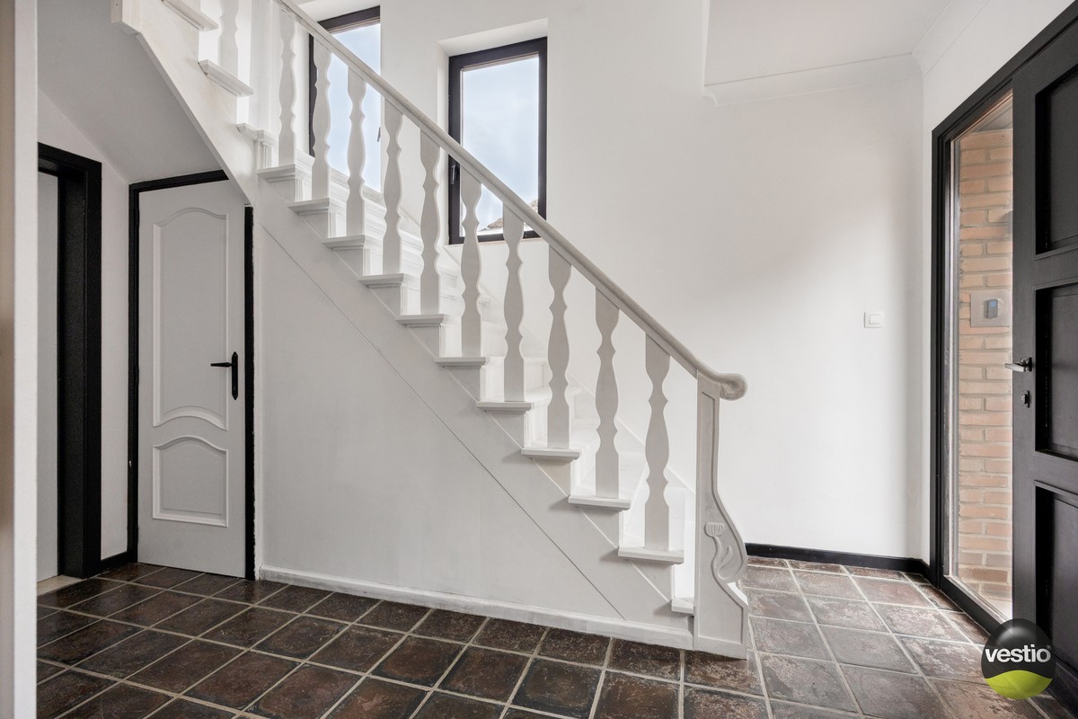 HALF VRIJSTAANDE WONING MET 4SLPK TE EIGENBILZEN. - foto 3