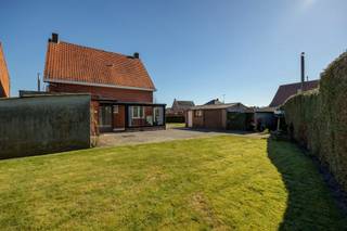 Deze ruime gezinswoning, gelegen in de Vennestraat 74 te Gierle, biedt een uitstekende basis voor wie op zoek is naar een renovatieproject met...