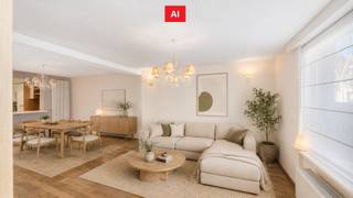 Deze woning wordt aangeboden met een STARTPRIJS : elk bod hoger dan deze startprijs, wordt voorgelegd aan de eigenaars, die al dan niet kunnen ingaan op dit aanbod.<br /><br />Rustig gelegen woning vlakbij de sportvelden van Knokke en op slechts enkele minuten wandelen van het bruisend centrum en de winkels. Uiterst centraal maar toch in alle rust en discretie. <br /><br />Het huis heeft een goede basis en kan verder geoptimaliseerd worden naar eigen wens en smaak. Geen verplichtingen dankzij het energielabel C en het asbestveilig-attest.<br /><br />Indeling: inkomhal met een aparte berging, een ruime woonkamer met plaats voor een zit- en eethoek, een grote halfopen keuken met een lichtkoepel voor extra zonlicht, een ruime badkamer met douche en bad en een apart toilet. Buiten kunt u genieten van een volledig ingesloten zonneterras waar u in alle rust kunt vertoeven uit de wind en vol in de zon.<br /><br />Op de eerste verdieping zijn er 2 enorme slaapkamers en een dressing. Mits enkele aanpassingen kunt u hier een derde slaapkamer creëren. Interessante zolderverdieping met extra mogelijkheden.<br /><br />Conforme elektriciteitskeuring, 10 zonnepanelen met thuisbatterij, overal centrale verwarming op aardgas, een vernieuwd dak, …<br /><br />Bijkomende informatie of een vrijblijvend bezoek gewenst?<br />Contacteer Sacha Vanrafelghem op GSM 0487/43.79.10.