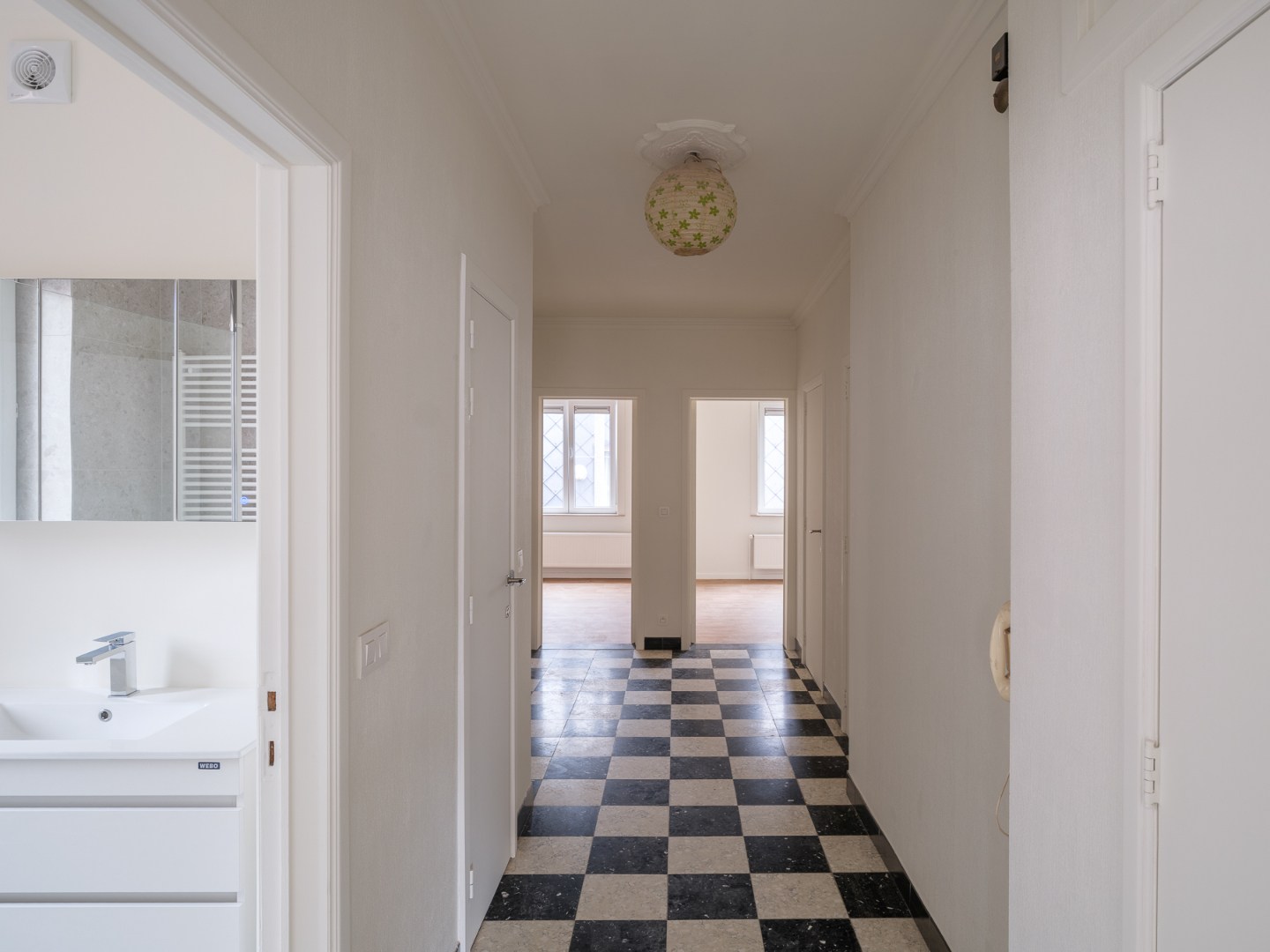 Stylishly renovated, bright two-bedroom apartment - photo 5