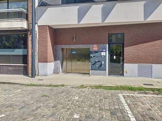 Einde Were 244: Veilige ondergrondse autostaanplaats met autolift nabij Ekkergem Onmiddellijk beschikbaar €55...