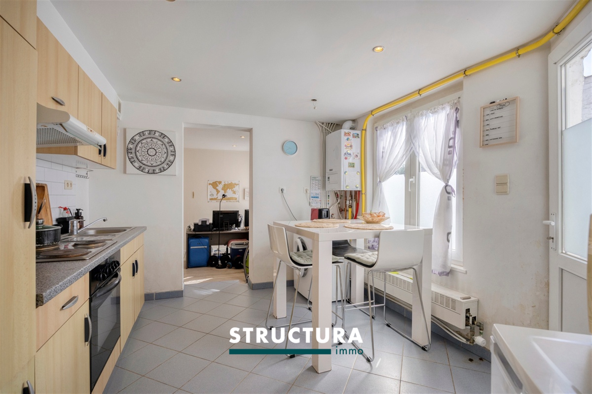 Propriété polyvalente avec jardin et allée privative. - photo 4