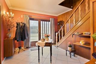 e koop: ruime open bebouwing in Tessenderlo-Ham, gelegen aan de Staatsbaan. Deze woning uit 1964 biedt een solide basis voor wie op zoek is naar een...