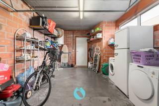 Dit gelijkvloers appartement is rustig gelegen in een doodlopende straat nabij het centrum van Evergem, op wandel- en fietsafstand van...