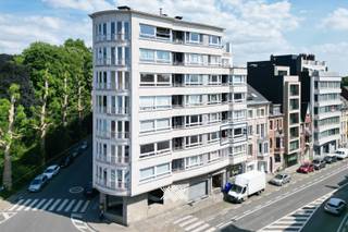 Centraal gelegen tussen het Citadelpark en station Gent-Sint-Pieters bevindt zich dit lichtrijke appartement in residentie Floralia, langs...