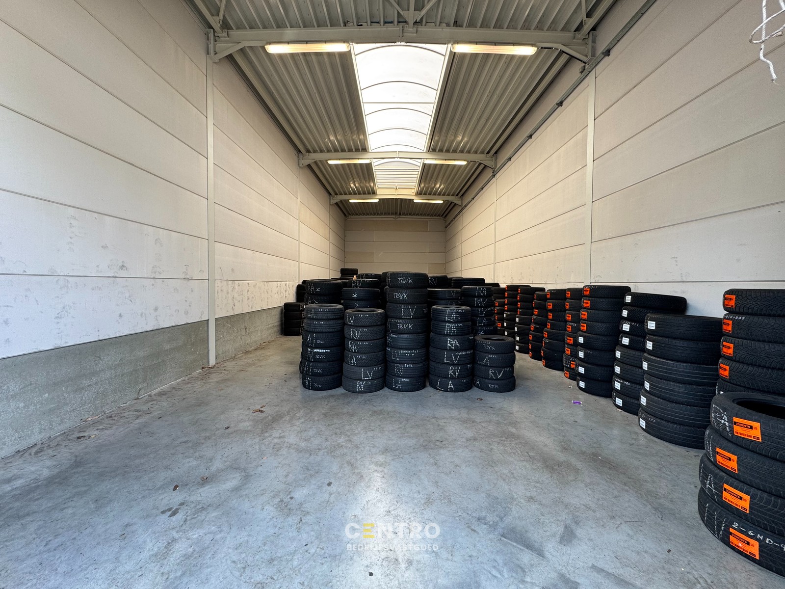 Geïsoleerde NB opslagruimte (161m²) met private parking voor de deur op uitstekende locatie te Brugge (Sint-Michiels - Ten Briele) - foto 4
