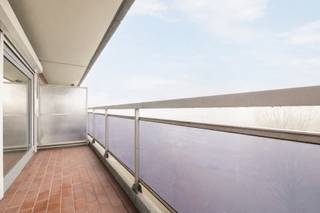 Dit appartement is gelegen op de zevende verdieping aan het Koningin Fabiolapark te Sint-Niklaas. Een aangename, groene en centrale locatie...