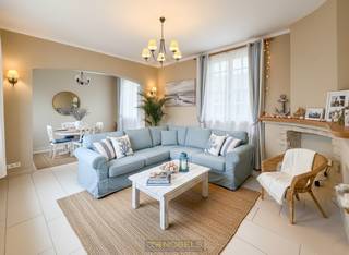 INSTAPKLAAR GELIJKVLOERS APPARTEMENT met 2 SLAAPKAMERS, gelegen op een TOPLOCATIE op WANDELAFSTAND VAN ZEE en STRAND in Westende (Middelkerke)...
