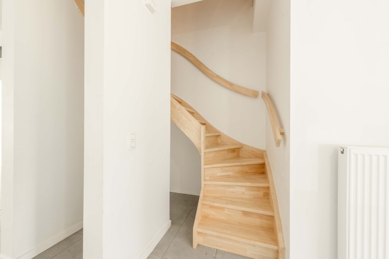 🏡 Volledig gerenoveerde rijwoning met 3 slaapkamers, 2 badkamers &amp; gezellige binnenkoer in Wevelgem - foto 4