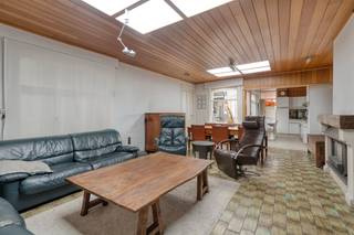 Laat u verrassen door deze RUIME HANDELSWONING MET 5 SLAAPKAMERS & ZONNIG TERRAS gelegen in het centrum van Diksmuide, vlakbij de Grote Markt...