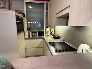 Bemeubelde studio, vlakbij het strand en het openbaar vervoer en op wandelafstand van het centrum.Inkomhal met slaaphoek, woonkamer met terras, open...