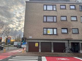 Dit ruim 2-slaapkamer appartement gelegen dicht bij het centrum van Oostende.Vlakbij nieuwe ziekenhuis.Dankzij de goede ligging zijn zowel het...