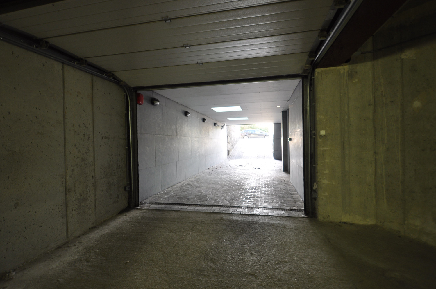 Goed gelegen garagebox in een villaresidentie nabij het Stubbenpark te Duinbergen - photo 4