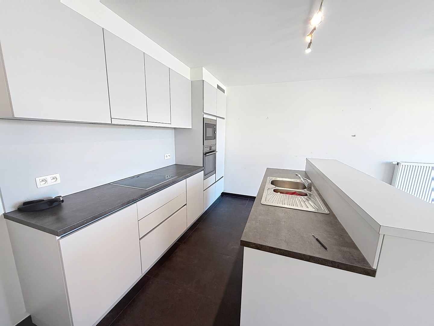 Centraal gelegen appartement met 2 slaapkamers, terras én garage - foto 2
