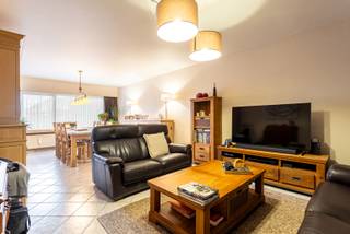 Bent u op zoek naar een instapklaar appartement met tuin in Brasschaat? Dan is dit gelijkvloers appartement misschien wel ideaal voor u.Dit...