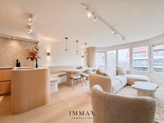 Ontdek dit prachtig gerenoveerde appartement op de Lippenslaan en op wandelafstand van de zeedijk en het Van Bunnenplein. Dit stijlvol...