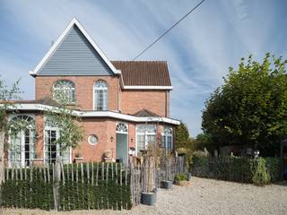 Sint-Amandsberg. Op te frissen directeurswoning met bijhorend magazijn en afzonderlijke loft op een boogscheut van het centrum van Gent. Voor meer...