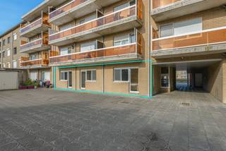 Zeer centraal gelegen appartement aan de Antwerpsestraat, nabij het kruispunt met de 's Herenbaan. Het bevindt zich op wandelafstand van alle winkels, scholen en het openbaar vervoer. De oprit van de A12 Antwerpen-Brussel ligt op slechts 2 min. rijden, ideaal voor woon-werkverkeer. Er is parkeergelegenheid in de straat. <br /><br />Het eigendom bestaat uit: GLVL: een woonkamer, een volledig ingerichte keuken, een berging/wasplaats, 3 slaapkamers, een 2e berging, een nachthall, een apart toilet en een nieuw ingerichte badkamer. Mogelijkheid tot aankoop van garage in de buurt. <br /><br />Dit appartement werd gebouwd in 1990. Het werd steeds goed onderhouden en is instapklaar! De gemeenschappelijke kosten bedragen 175€/maand. Goede EPC score (Label C ) en de keuring van de elektriciteit is volledig conform.