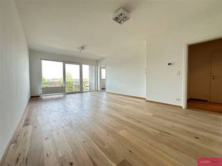 Spacious three bedroom apartment with terrace!*info/visit? Send us a mail vv@clissenimmo.be*This spacious apartment is located on the connecting road...