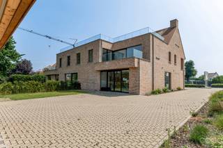 Ruim en energiezuinig nieuwbouw appartement (112 m²) met terras in het centrum van Brecht.Verkoop onder registratierechten (mogelijk 2% bij...