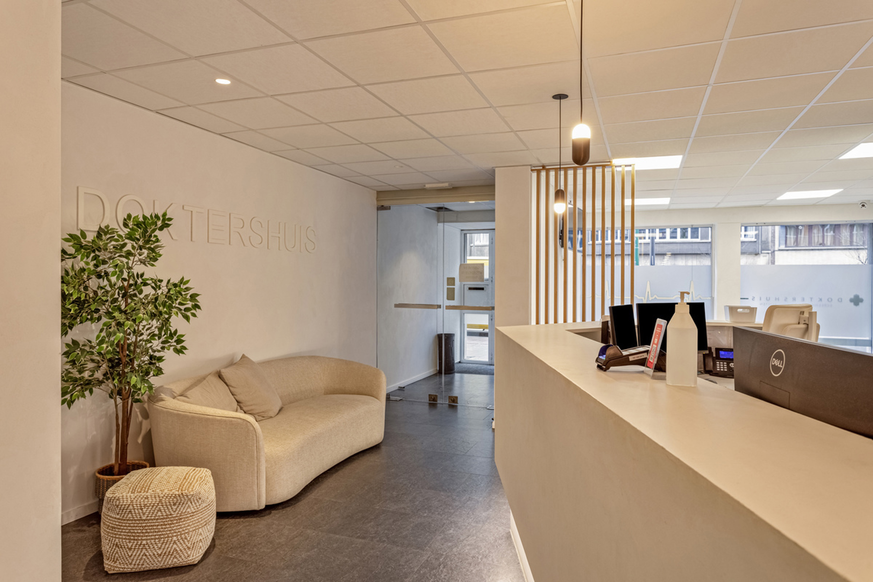 Exceptionele, commercieel gelijkvloers met parking  - foto 2