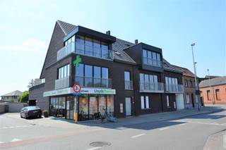 Instapklaar recent appartement Rustig gelegen appartement (achterzijde gebouw) in recente residentie aan Schelde.Indeling: inkom, living met open...