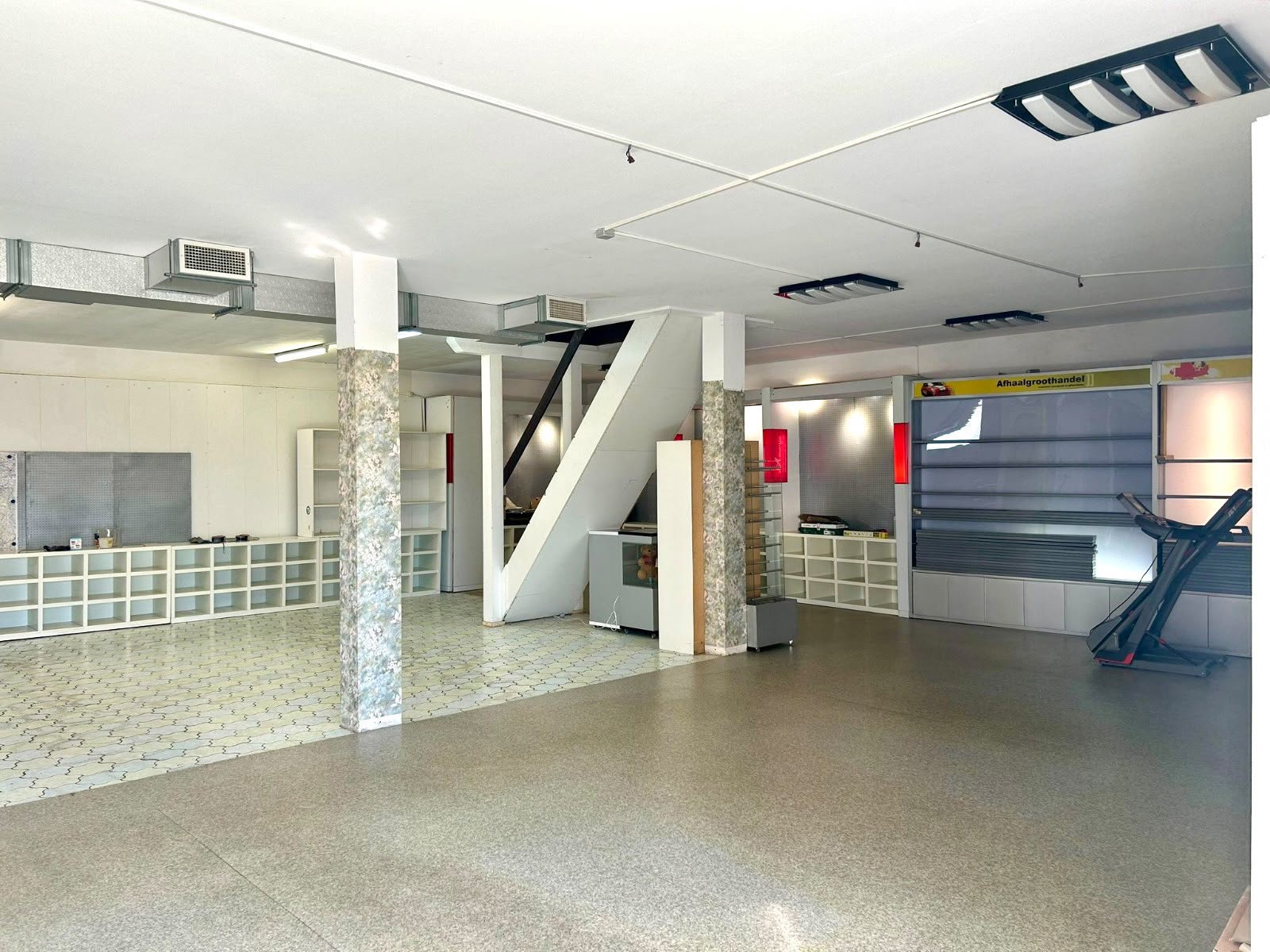 Praktisch magazijn op een uitstekend bereikbare locatie - foto 4