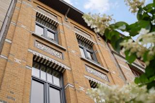 In een rustige, charmante straat waar buren nog elkaars vrienden zijn, wacht een pareltje van een woning op jou. Deze straat is een verborgen...