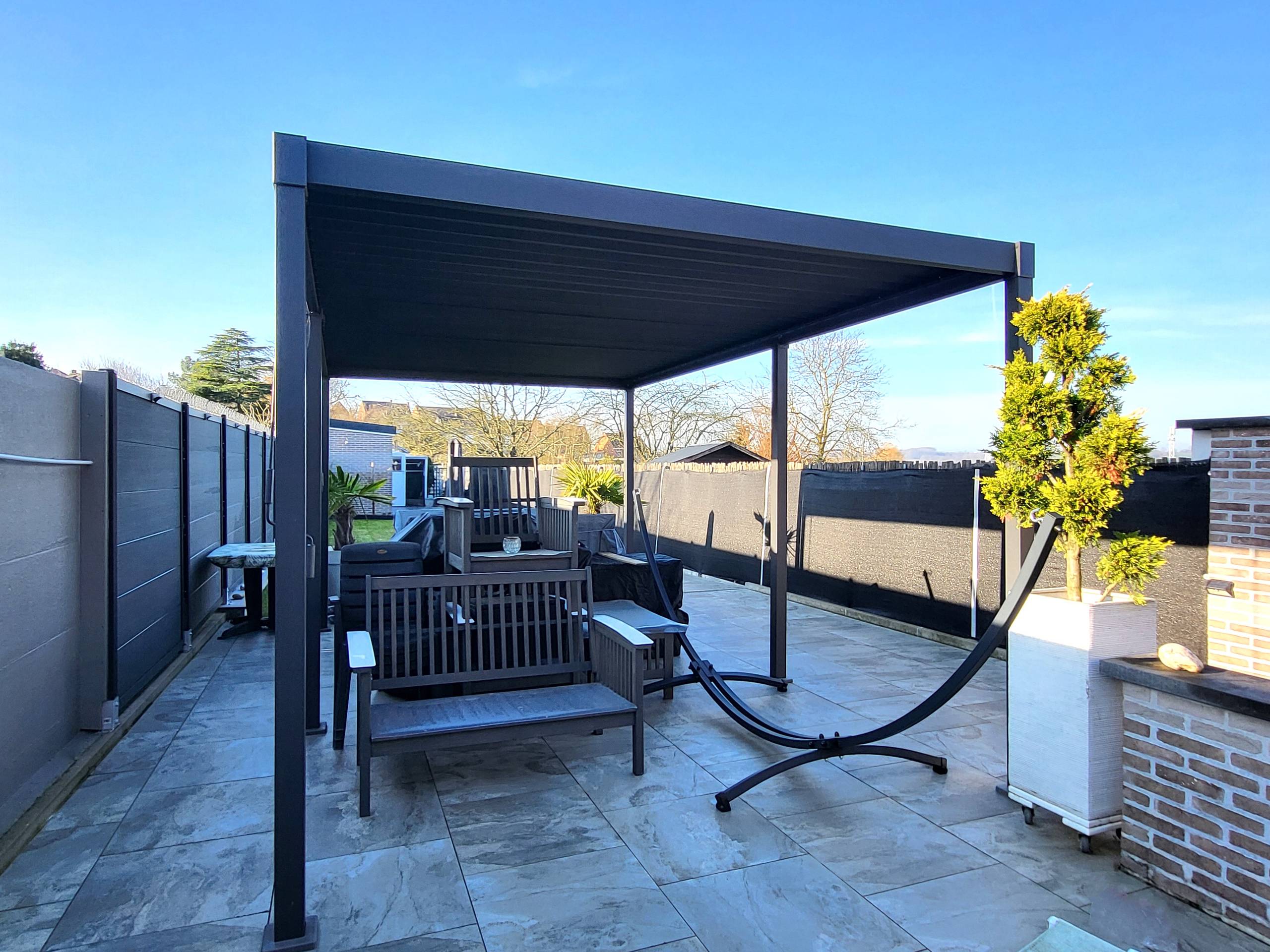 Deze charmante en verrassend ruime woning combineert karakter met hedendaags comfort en is gelegen op een perceel van 341 m² met een zuidwestgericht terras. - foto 4