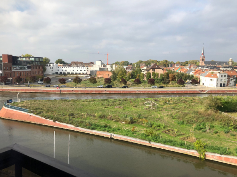 Instapklare volledig gemeubelde ruime studio met prachtig verzicht in hartje Kortrijk - te huur via EXPERT IMMO - photo 5