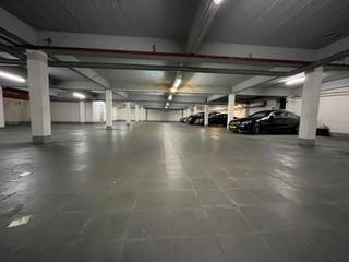 autostaanplaats in een ondergrondse parkeergarage in het centrum van Turnhout vlak bij de Gasthuisstraat & Leopoldstraat. Plaats momenteel verhuurd...