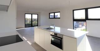 Dit landelijk gelegen duplex appartement met een bewoonbare oppervlakte van 125m² bevindt zich op de 2de verdieping en is ook bereikbaar met de...