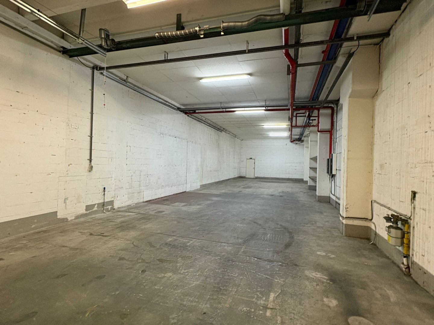 Bedrijfshal / opslagloods van +- 180m² ! - foto 5