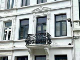 Unieke kans! Wees erbij op onze eerste kijkdag! Reageer via stadsgoed@era.be en mail zeker uw naam en gmsnr ! Authentieke herenwoning met stadstuin...