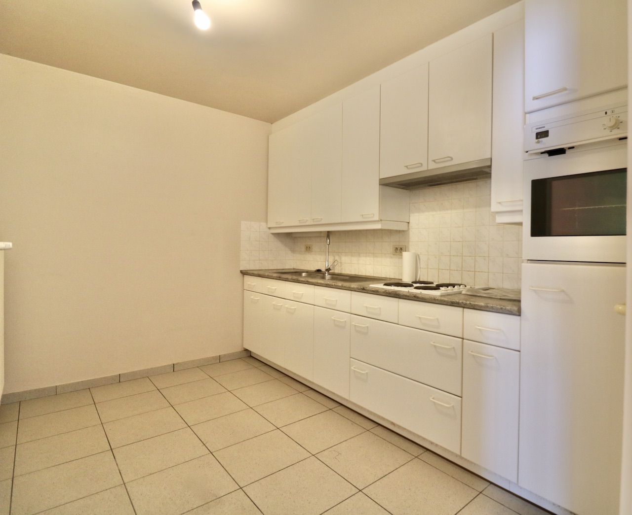 Ruim gelijkvloersappartement met 1 slpk &amp; standplaats voor 740 EUR/mnd - foto 4