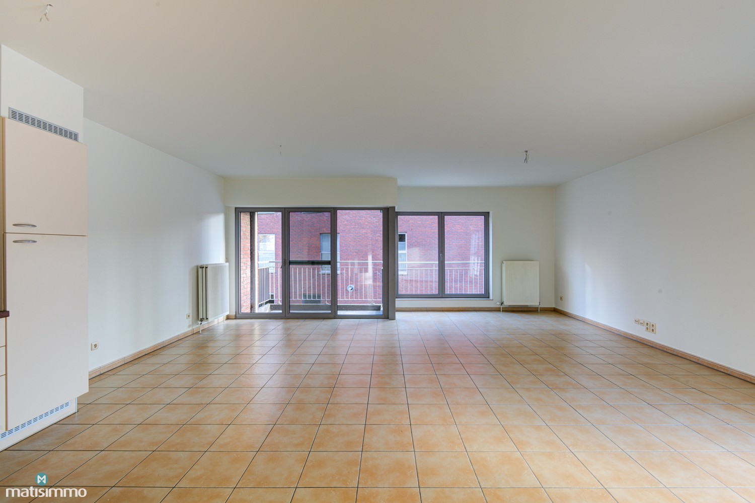 INSTAPKLAAR EN ENERGIEZUINIG APPARTEMENT MET PARKEERPLAATS AAN DE RAND VAN CENTRUM TONGEREN - foto 2