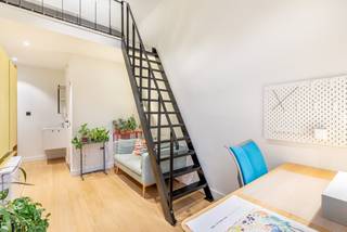 Deze gezellige studentenkamer bevindt zich in een kleinschalig, verzorgd studentengebouw en is gelegen aan de binnenring van Leuven.De kamer is...