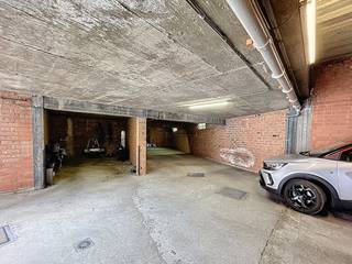 Deze garage/magazijn te koop te Mechelen-Zuid heeft heel wat mogelijkheden.Troeven :- 160 m² oppervlakte: voldoende ruimte voor voertuigen of...