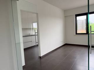 Dit ruim appartement met twee slaapkamers en een bewoonbare oppervlakte van 92 m² is gelegen op een zeer centrale locatie aan het station van...