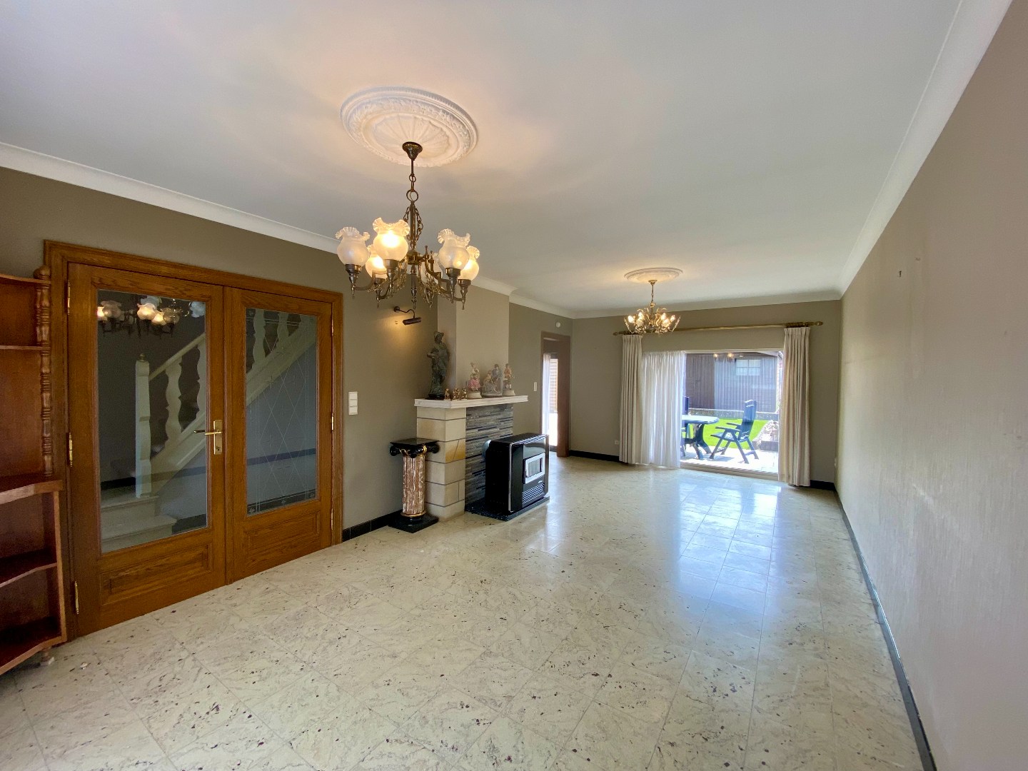 Zeer goed gelegen te renoveren gezinswoning met tuin en garage op 245 m²! - foto 3