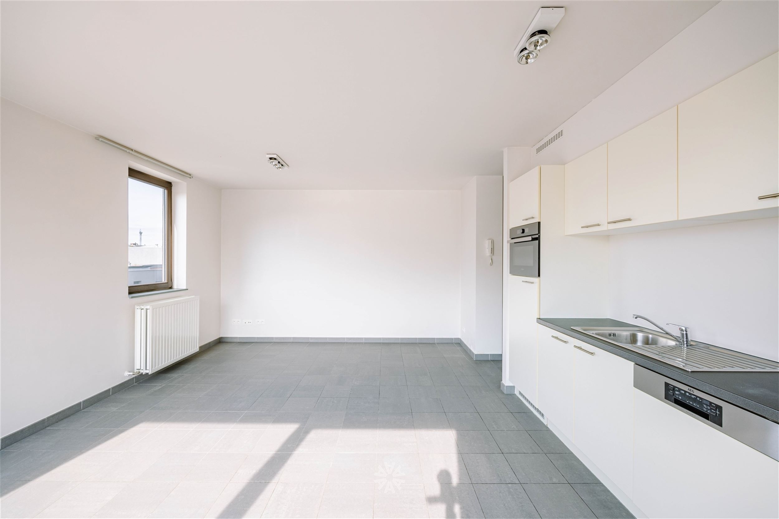 Turnkey rooftop apartment with spacious, sunny terrace at Ghent's Sint-Pieters station - photo 3