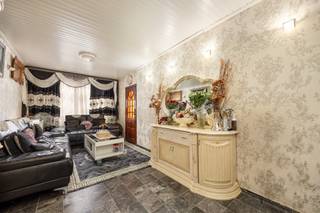 Deze woning, gelegen in de Veldstraat te 2060 Antwerpen, bevindt zich in een opkomende buurt vlak bij het Stuivenbergplein.Met een bebouwde...