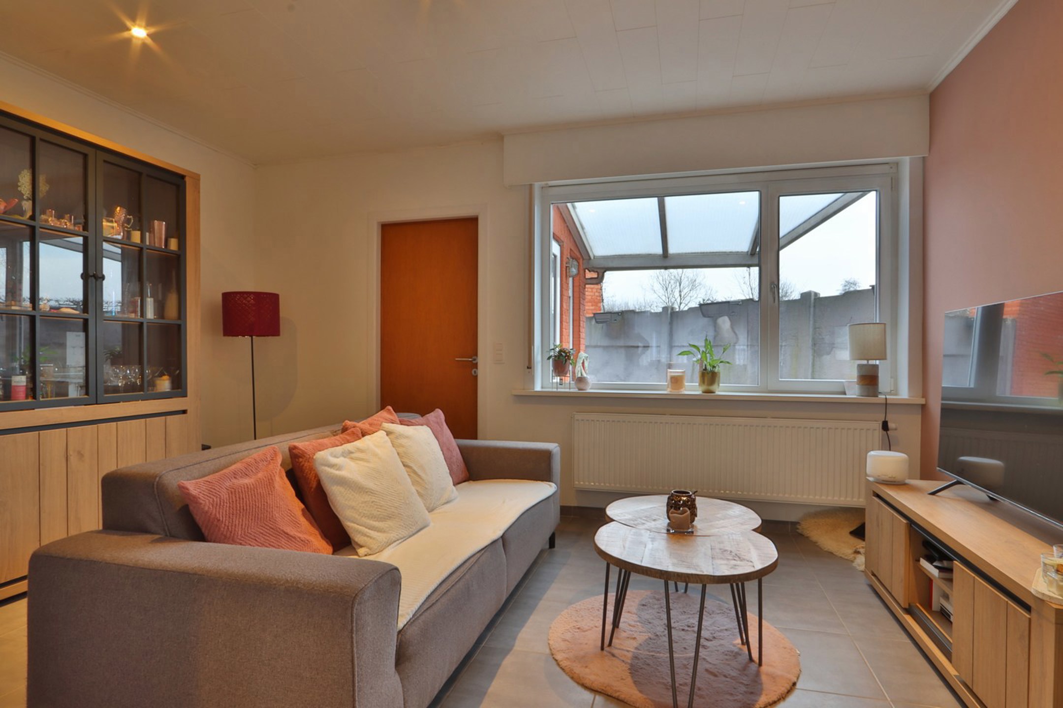 Knusse woning met 2 slaapkamers, terras en carport te huur! - foto 3