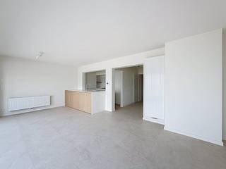 Op de zeedijk te Koksijde vinden we dit recent gerenoveerd appartement met 2 ruime slaapkamers. Het appartement bevindt zich vlakbij zee en de...