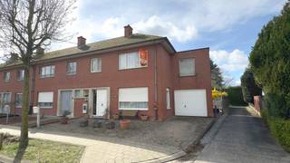 Schrijf je snel in voor de bezoekdag op zaterdag 21 maart 2026!Deze verzorgde woning biedt ruimte, comfort en energiezuinigheid in een rustige buurt...