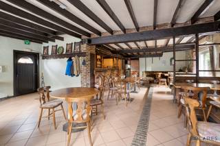 Ce café bien situé à Messelbroek, à moins de 10 minutes des centres de Scherpenheuvel et Zichem, offre une opportunité unique d'entreprendre dans...
