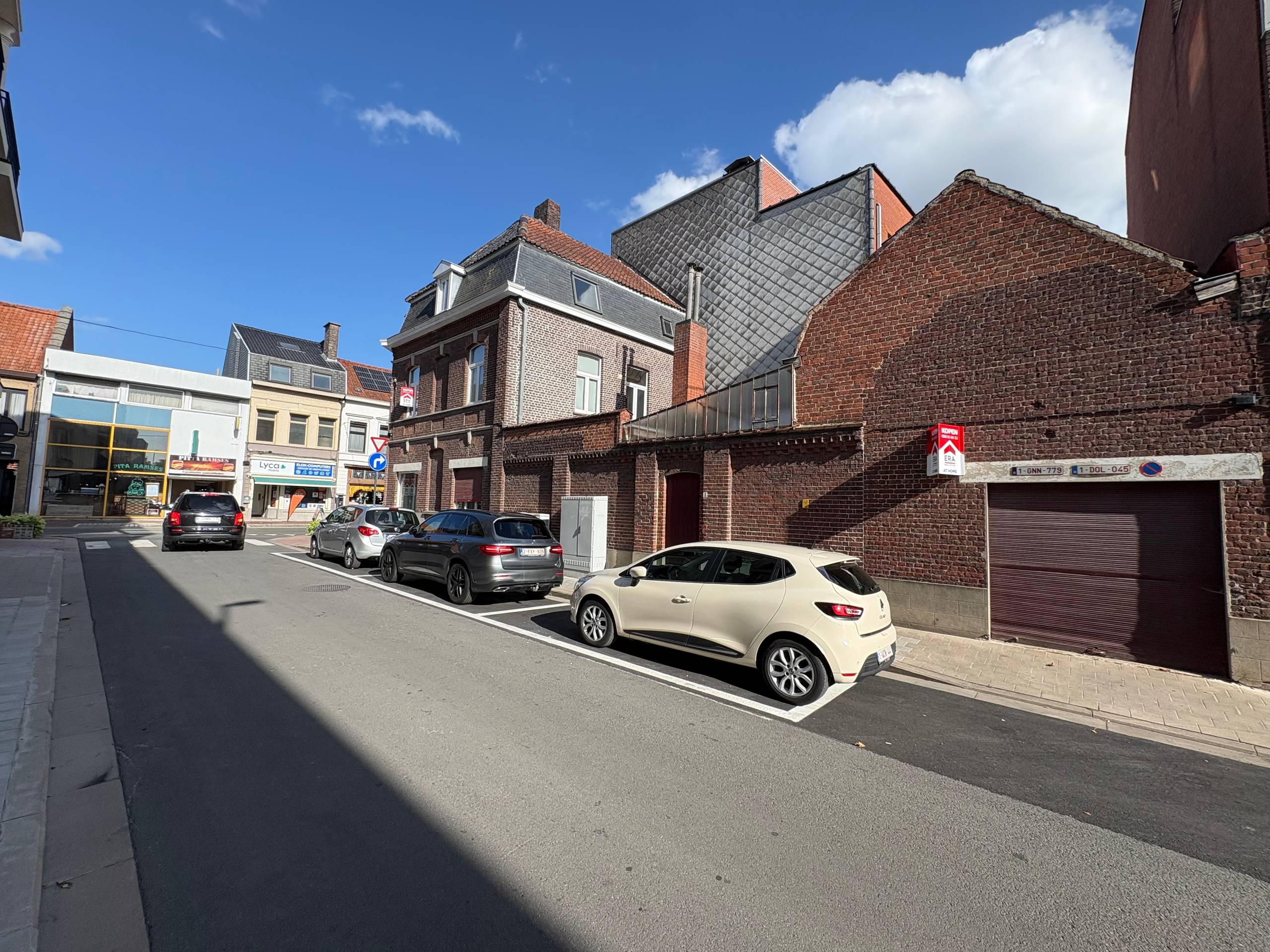 Hoekwoning/handelspand met uitweg en garage in centrum. - foto 4