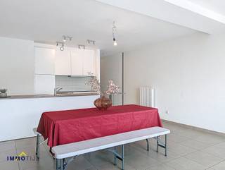 Dit recent appartement bevindt zich op de eerste verdieping van een verzorgd gebouw met lift en biedt een aangenaam wooncomfort.De indeling omvat een...