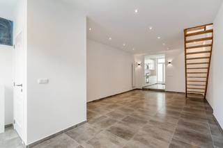 Welkom in deze stijlvol gerenoveerde woning gelegen aan de Leuvensestraat 82 in Aarschot. Deze woning bevindt zich op een bijzonder gunstige...