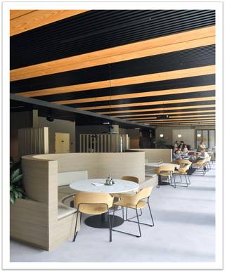 Located in a dynamic professional environment, this fully fitted office unit offers a total rental surface of 531.53 m², including common areas on...